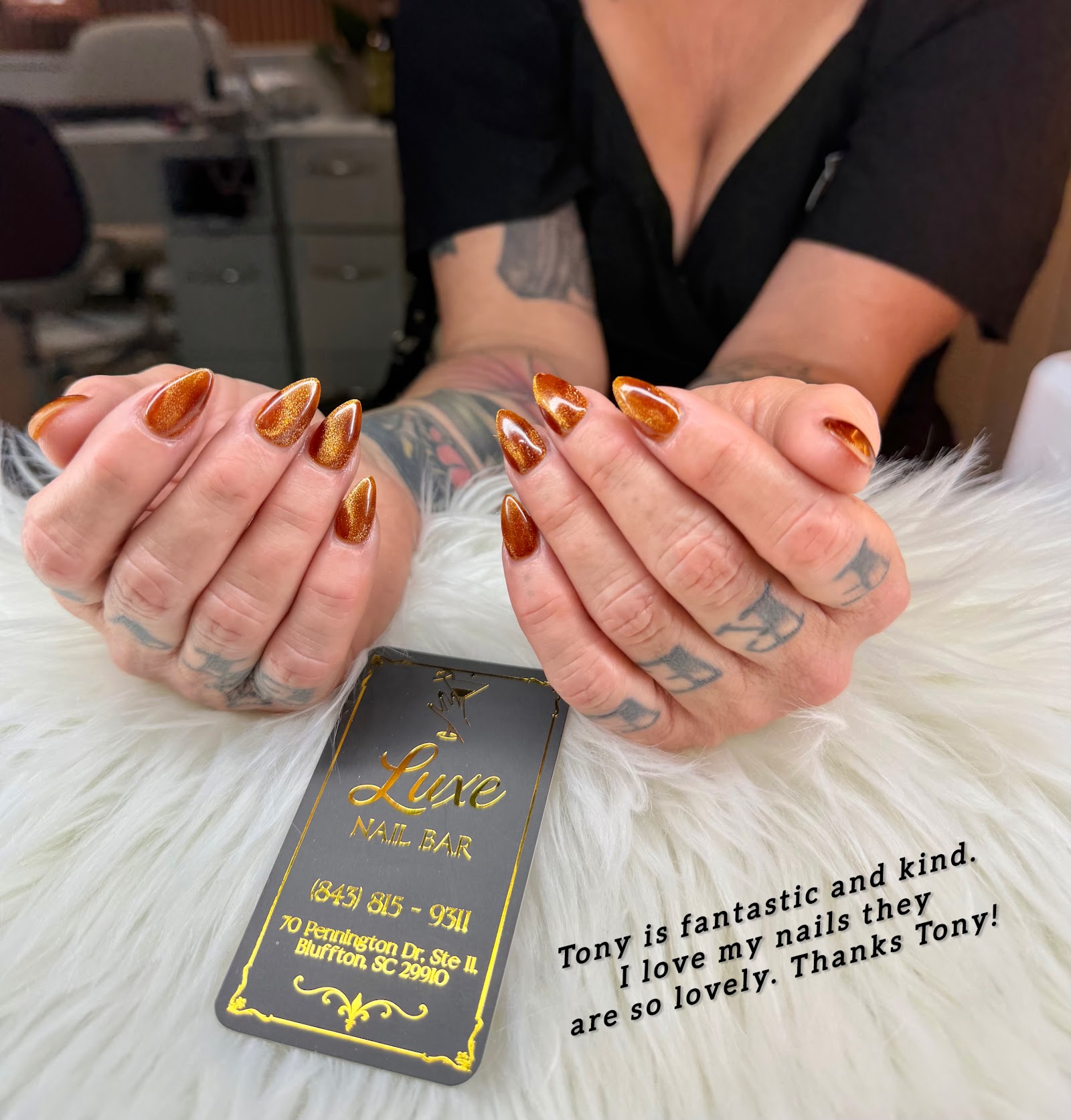 Luxe Nail Bar logo